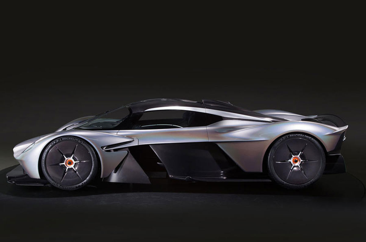 Am valkyrie. Aston Martin Valkyrie сбоку. Гиперкар Valkyrie от Aston Martin и Red bull. Спорткар Валькирия.